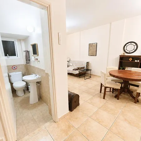 Azure Danaos Seafront Apartament Paphos